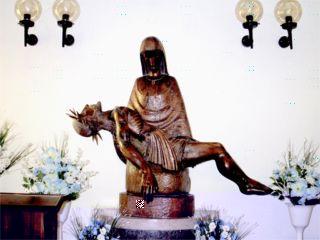 Figura Piety w otarzu bocznym - fot. E. Bielec